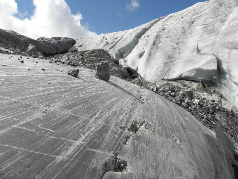 Stries glaciaires à l'aval du glacier de Tsanfleuron.